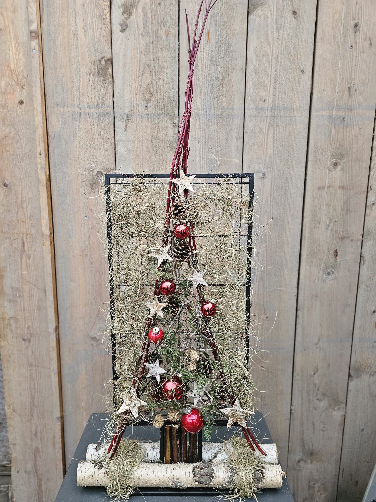 Kerstboom met metalen frame €50,-